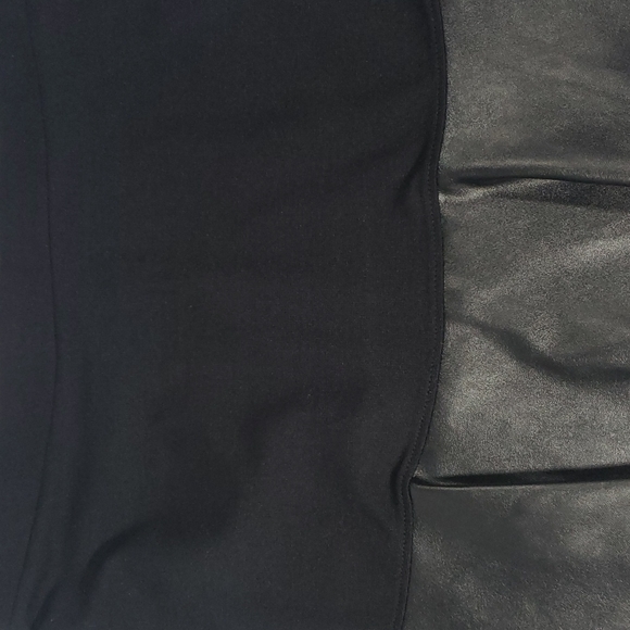 Black faux leather mini skirt - Picture 2 of 6